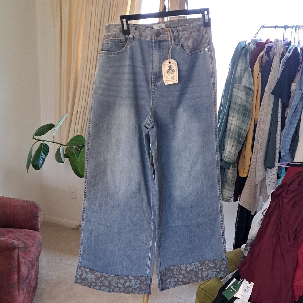 easel Light Blue Wide-Leg Jeans with Floral Cuff Inseam 27"